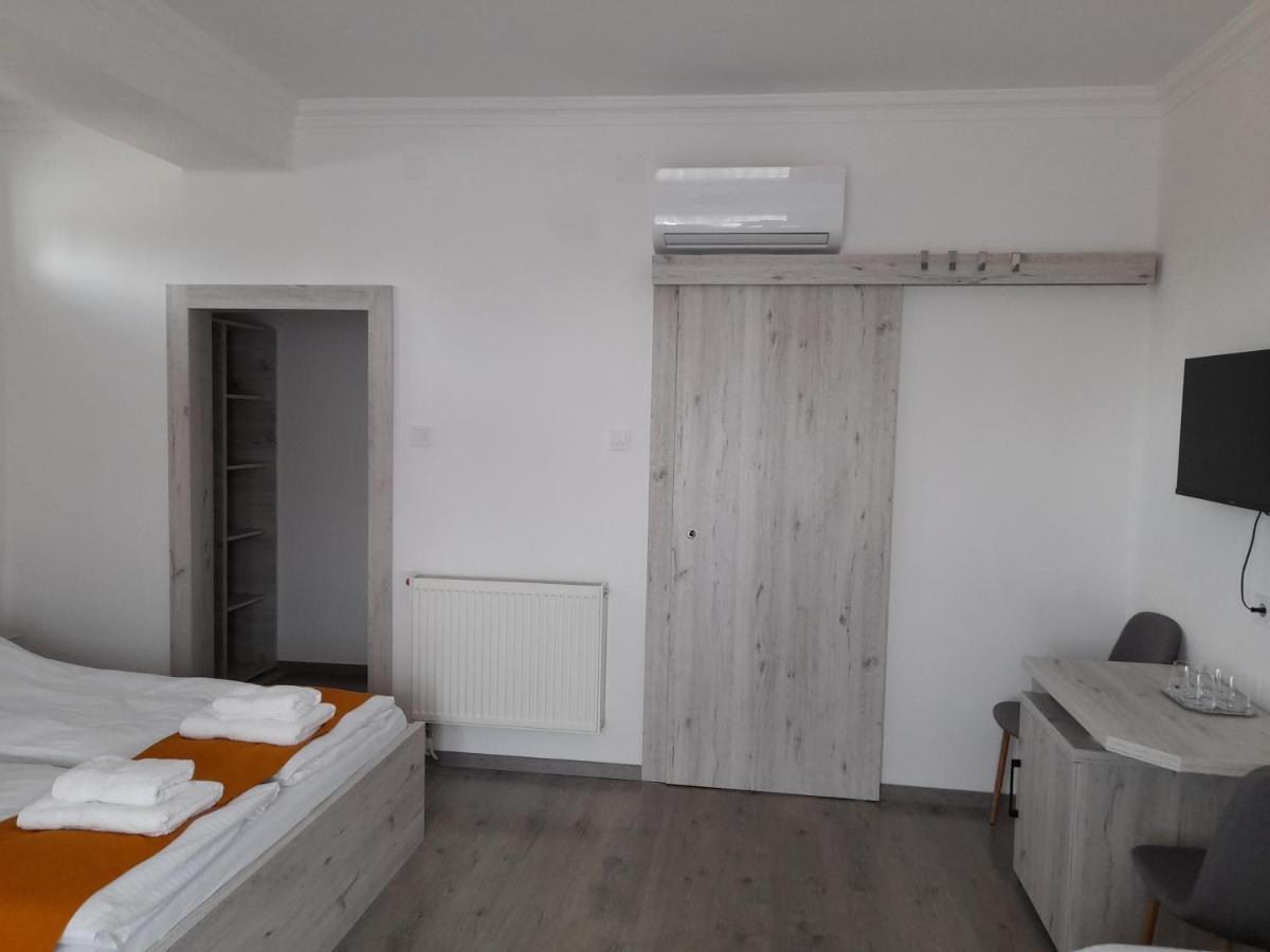 Orion Panzio Bed & Breakfast Hajduszoboszlo Exterior photo
